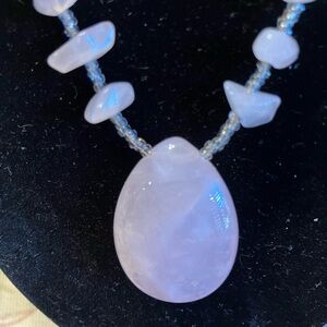 ROSE QUARTZ LARGE PENDANT AND SMALLER CHIPS ON THE SIDES